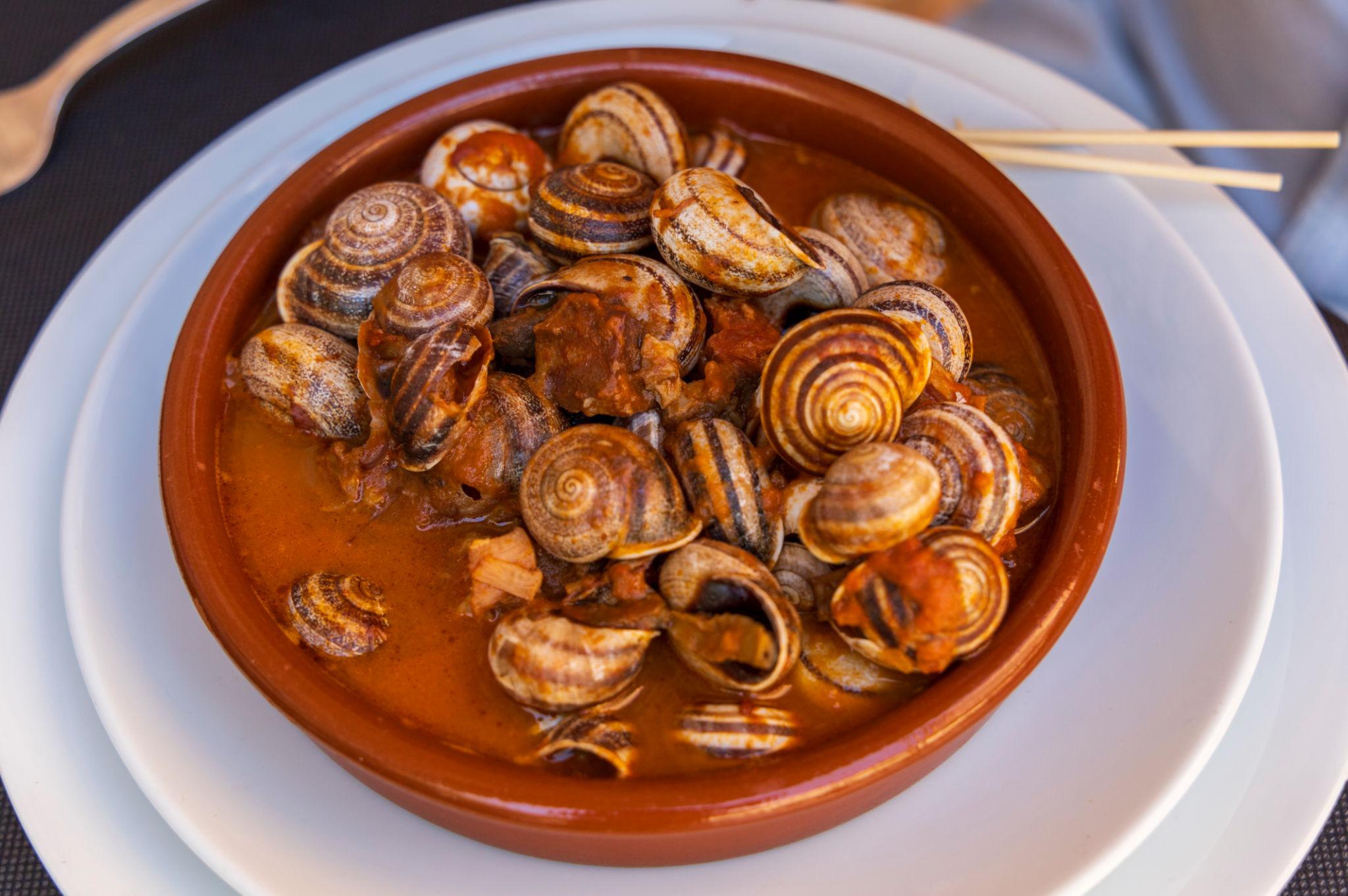 Plat de caragols preparats per servir